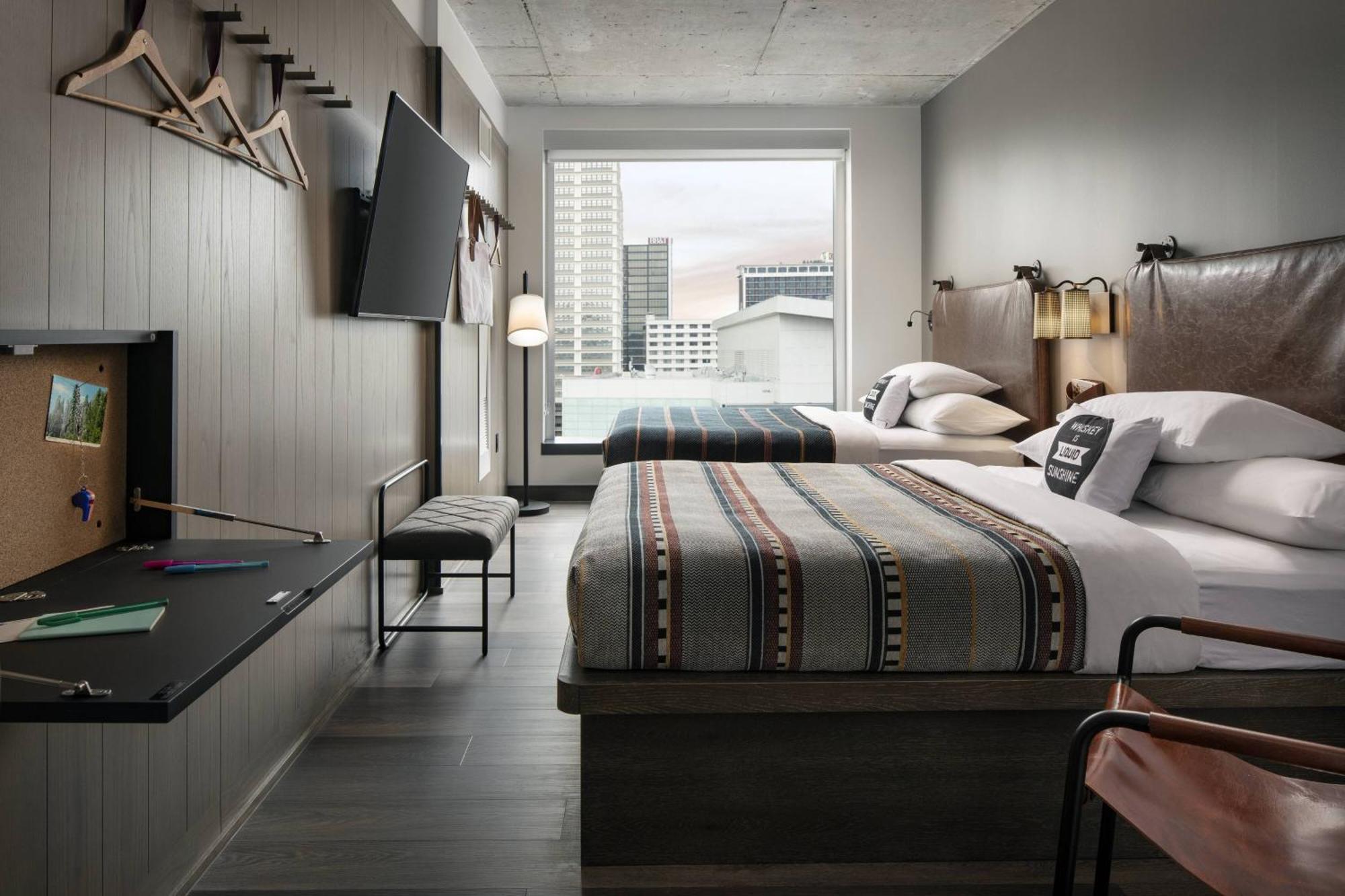 Moxy Downtown 4*