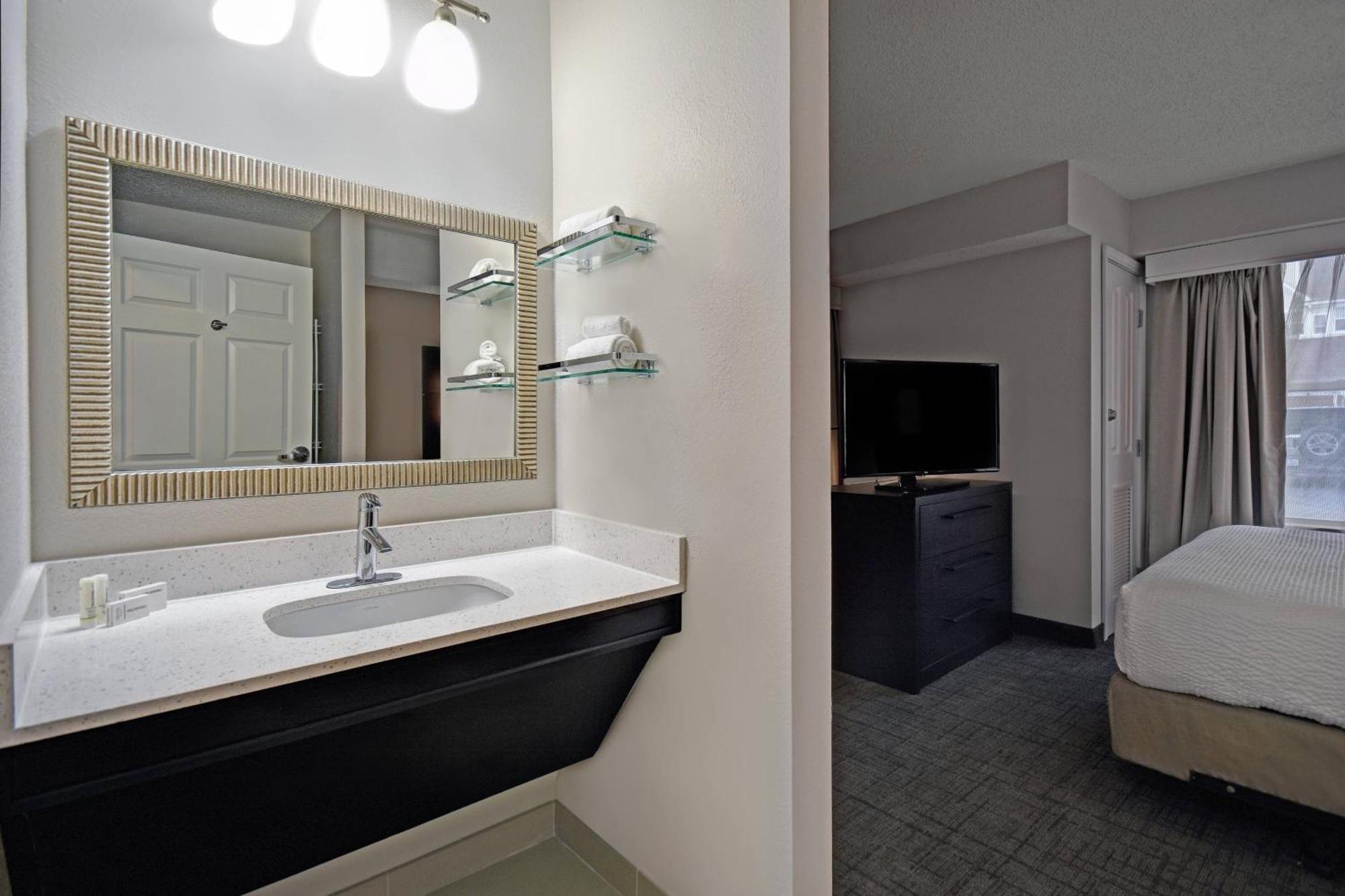 Airport Hotel 3*