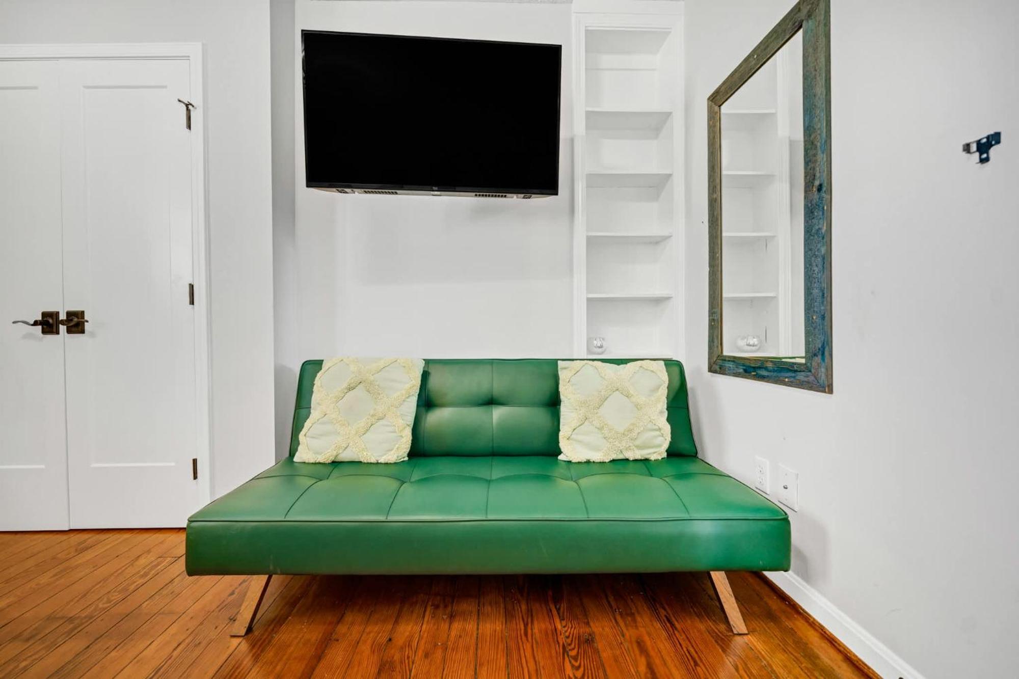 Holiday home Two Cozy Homes Near Louisville's Popular Spots