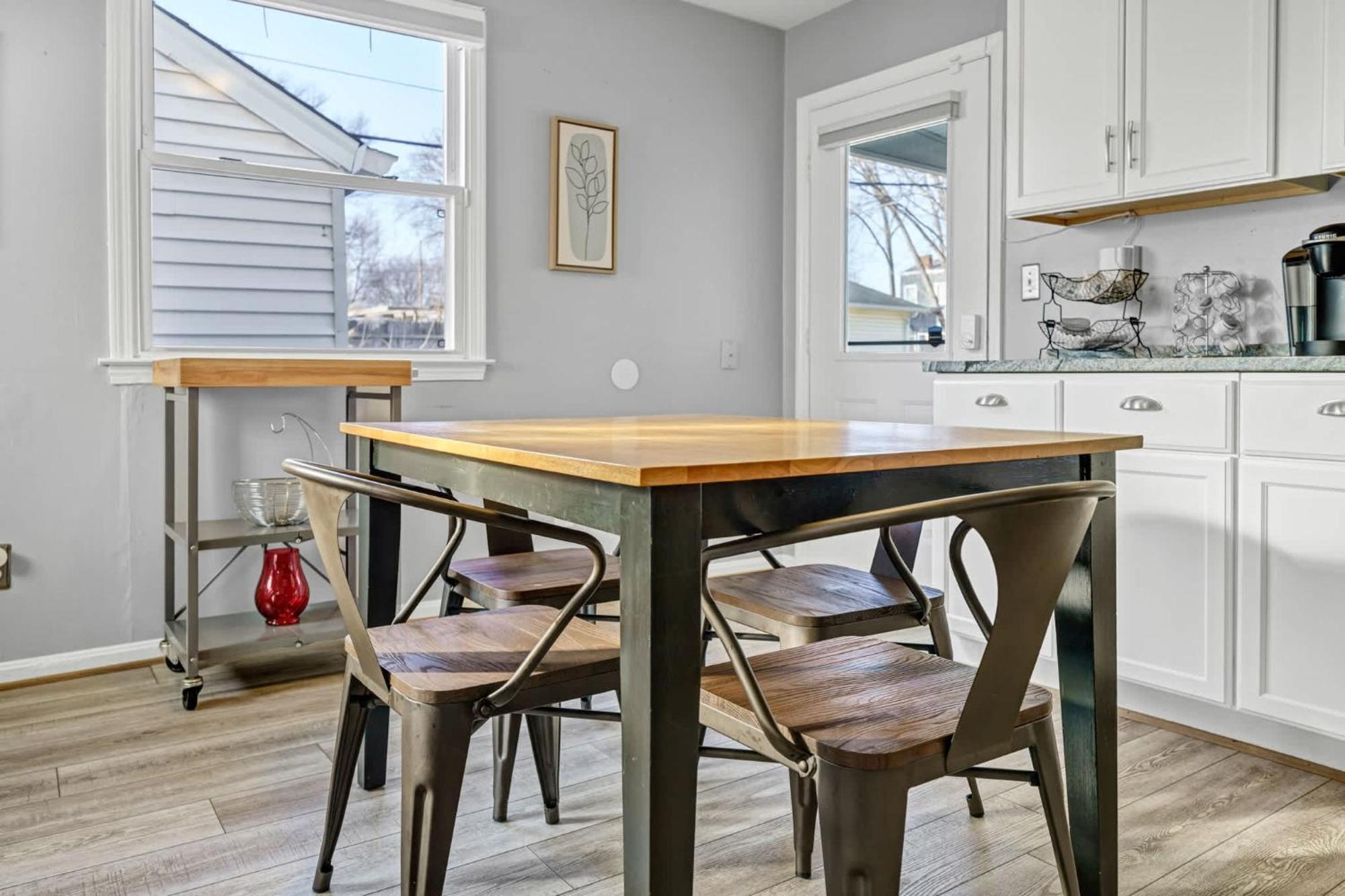 Two Cozy Homes Near Louisville's Popular Spots * Louisville