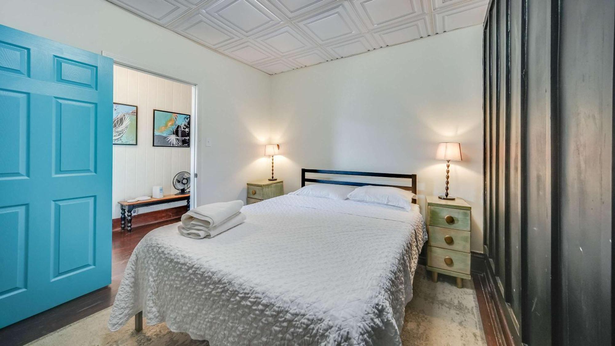 Two Cozy Homes Near Louisville's Popular Spots Holiday home *