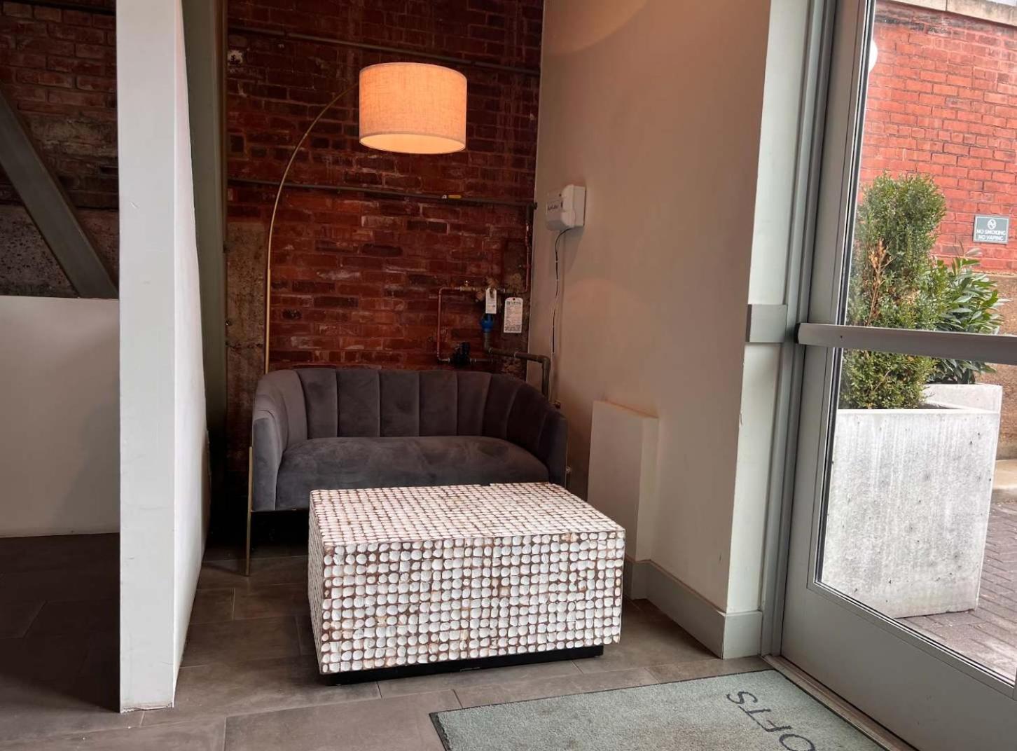 Bright And Modern In # 104 Apartment *