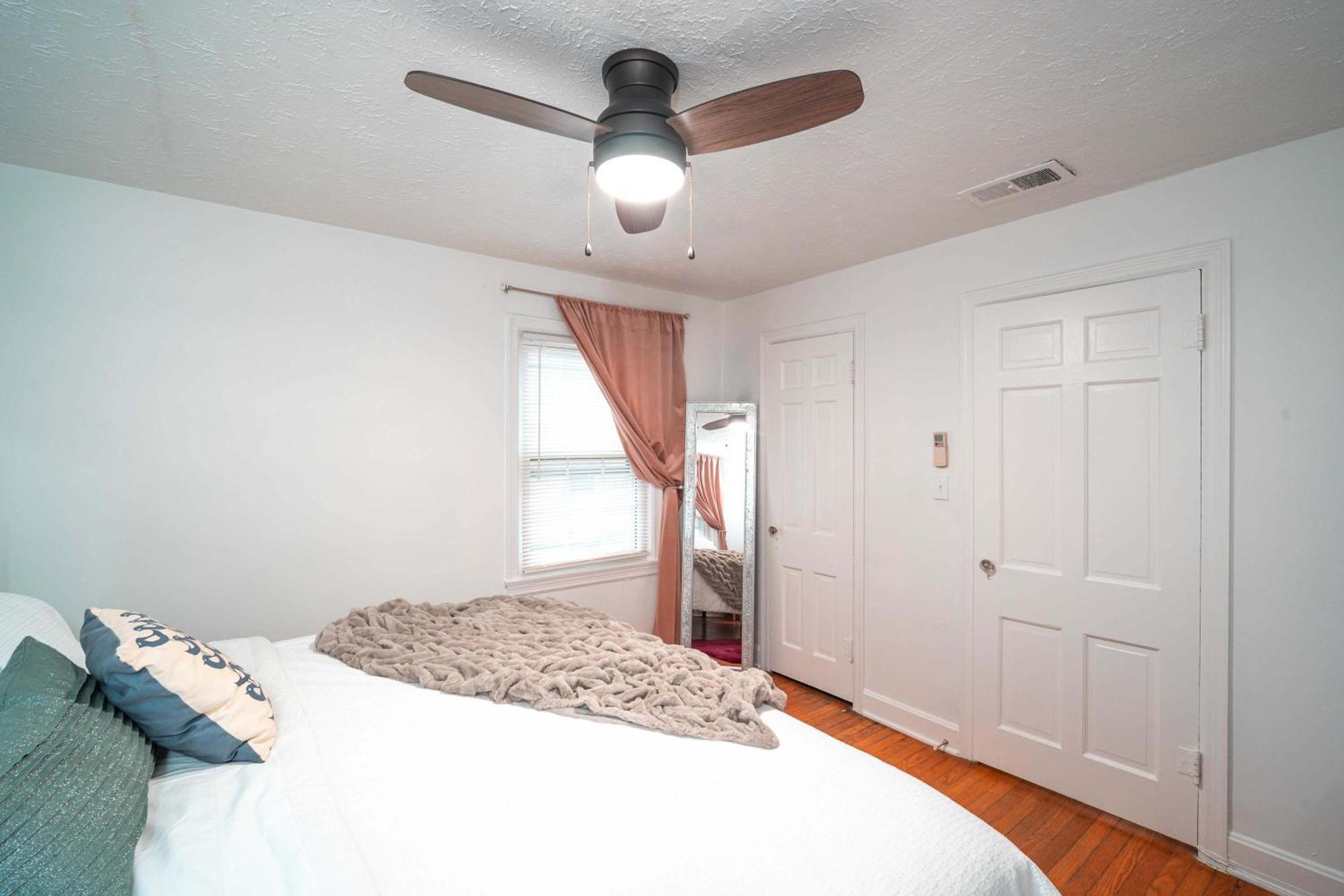 Cozy With Parking Great Location Louisville