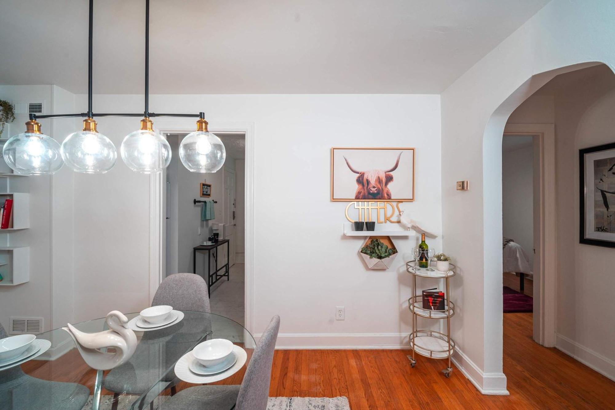 Apartment Cozy With Parking Great Location