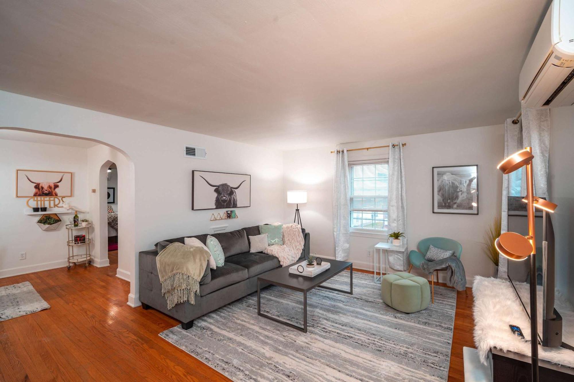 Cozy With Parking Great Location Apartment Louisville