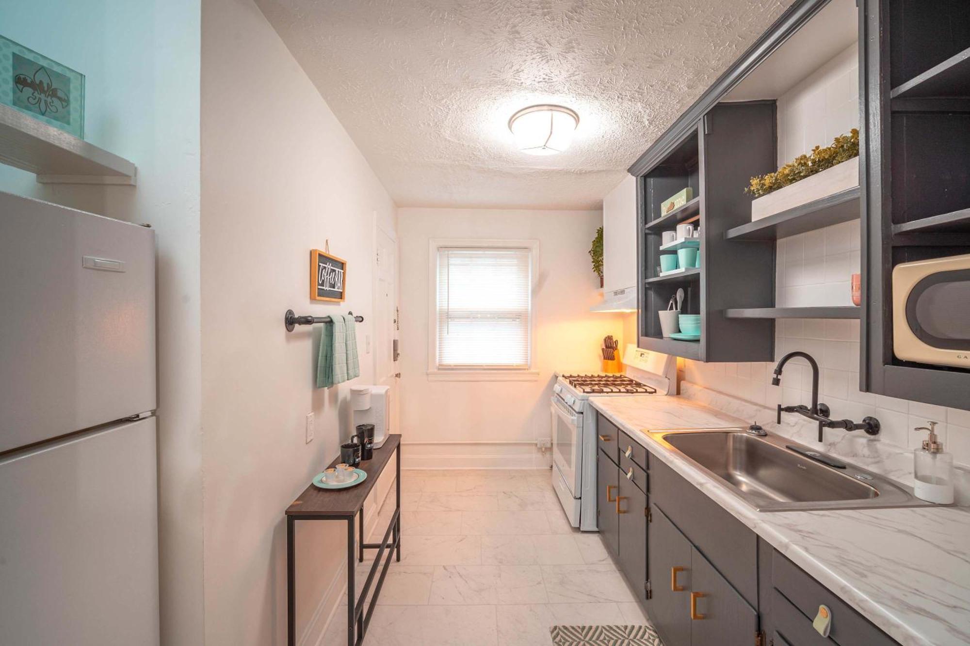 Apartment Cozy With Parking Great Location Louisville