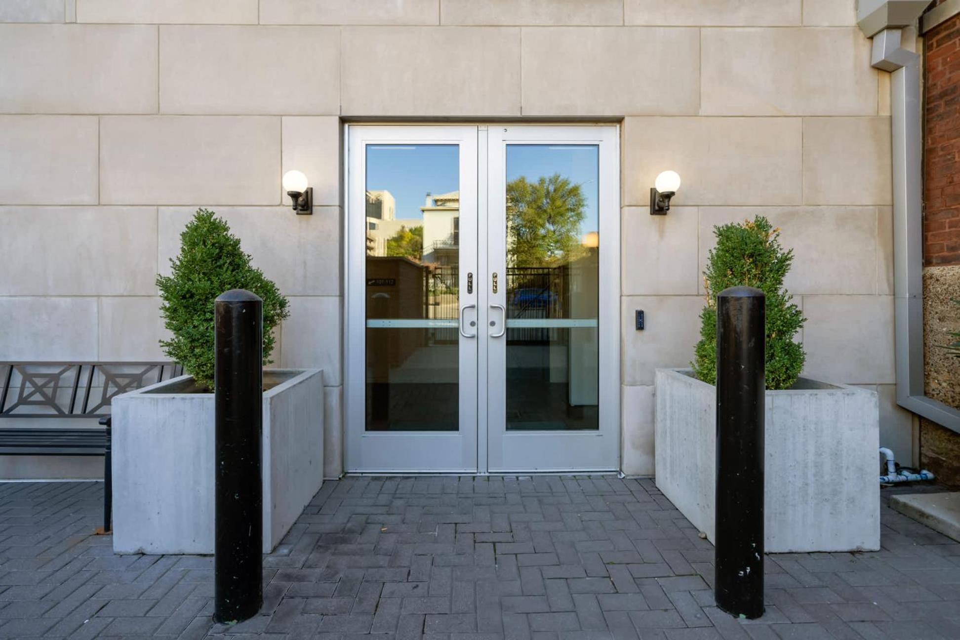 Bright And Modern In # 112 * Louisville
