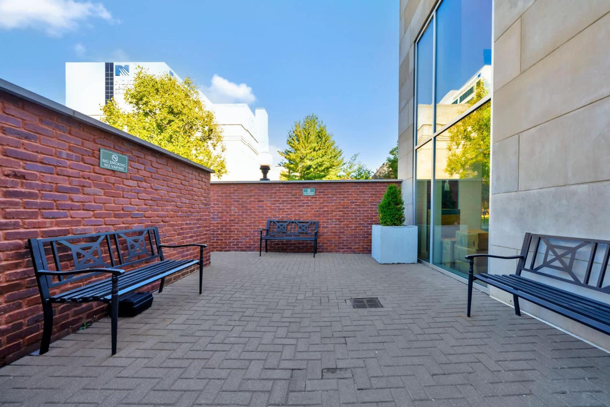 Apartment Bright And Modern In # 112 *