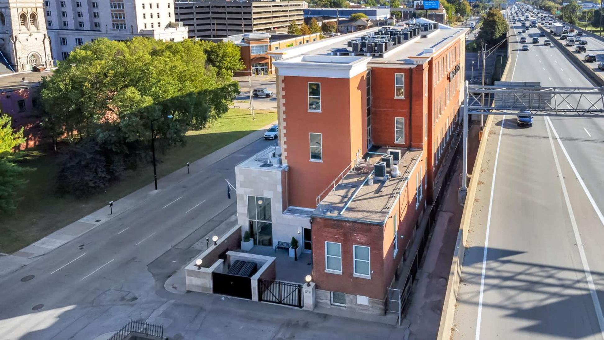 Bright And Modern In # 112 * Louisville