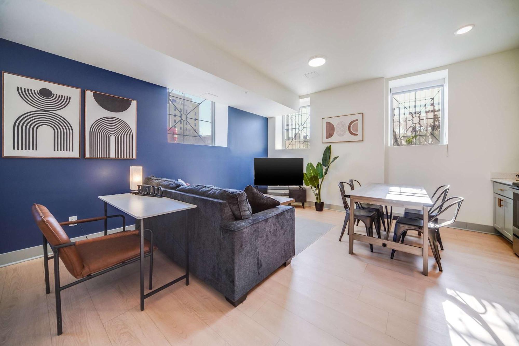 Bright And Modern In # 112 Apartment