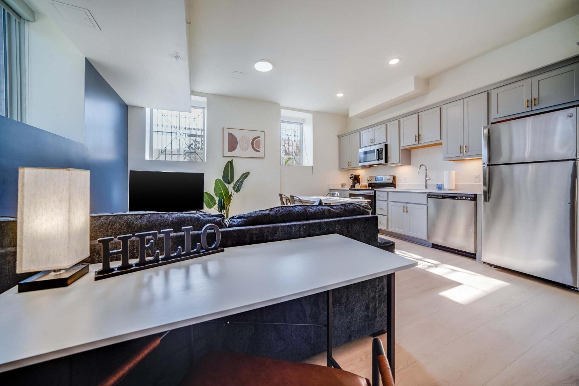 Apartment Bright And Modern In # 112 *
