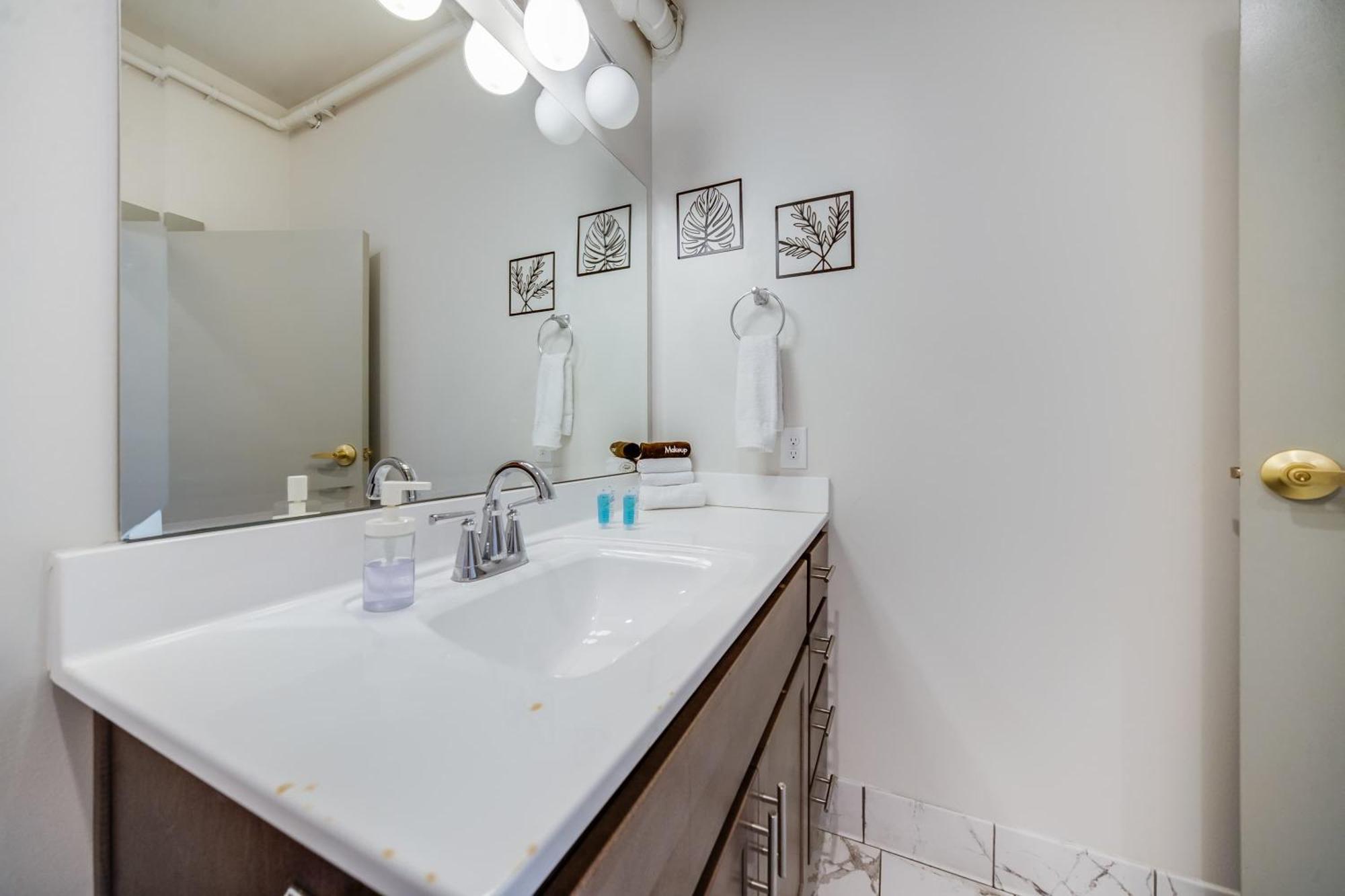 Bright And Modern In # 112 Louisville