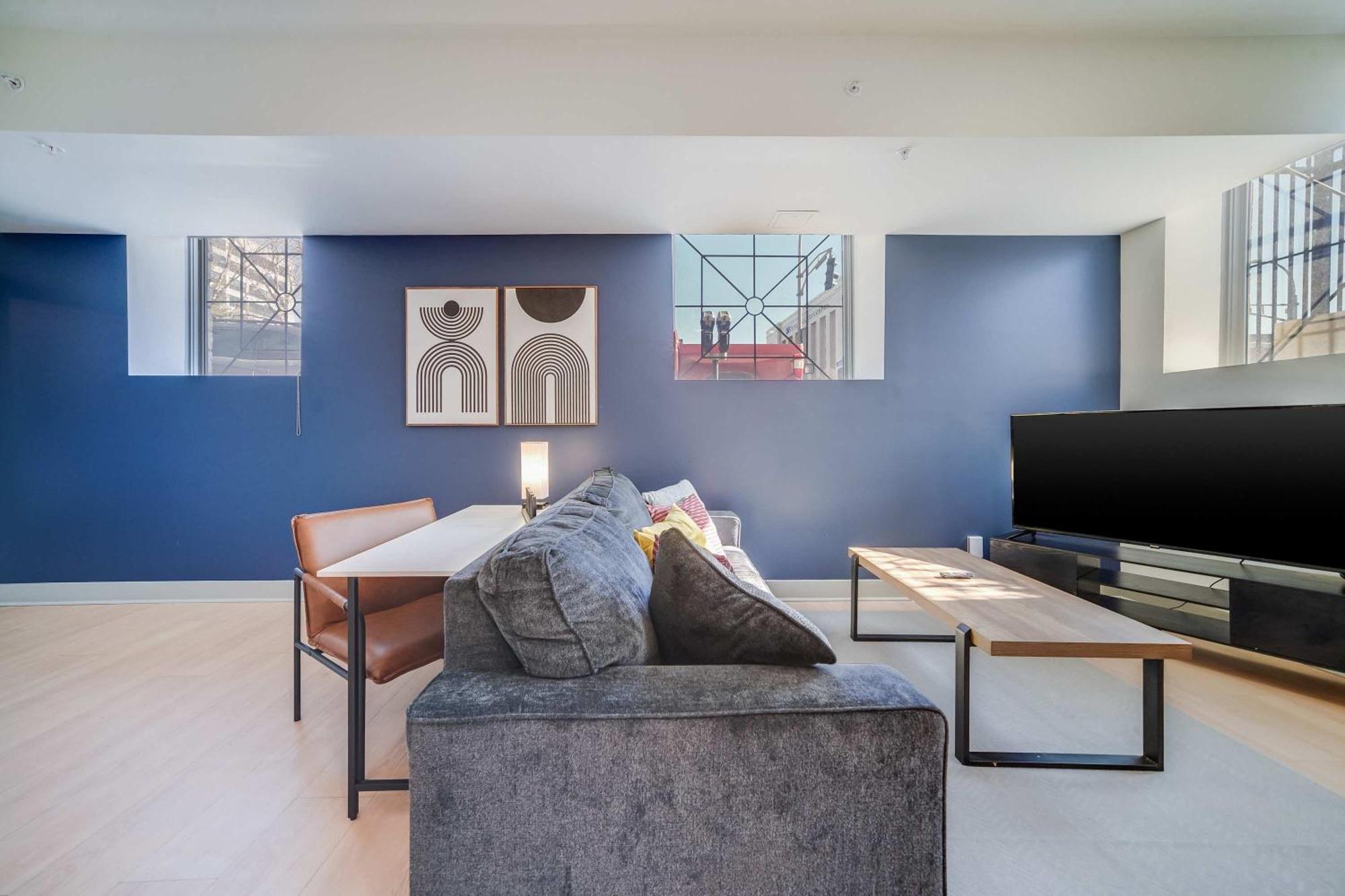 Bright And Modern In # 112 * Louisville