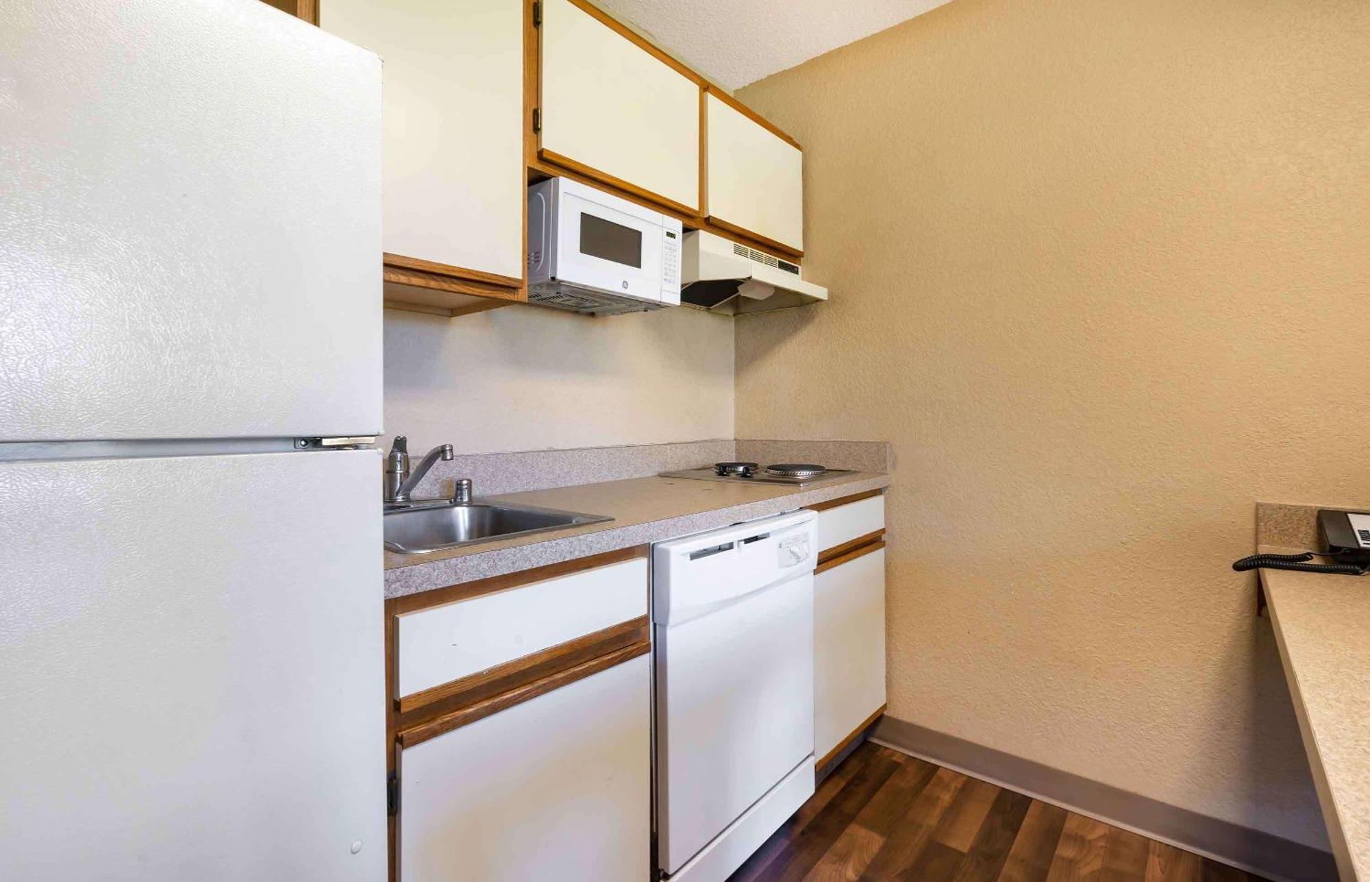 Hotel Extended America - - Alliant Avenue