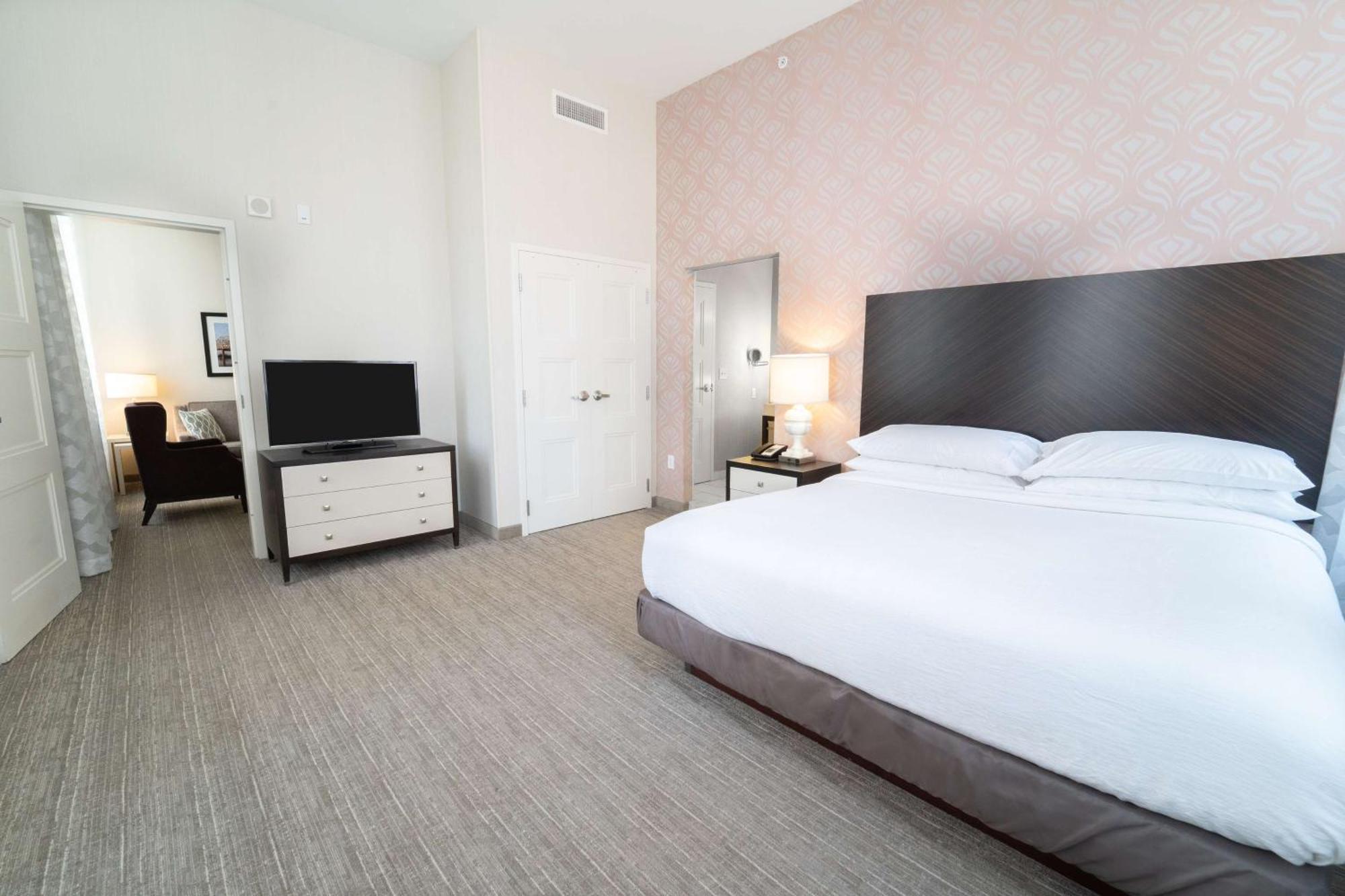 Embassy Downtown Hotel 4*