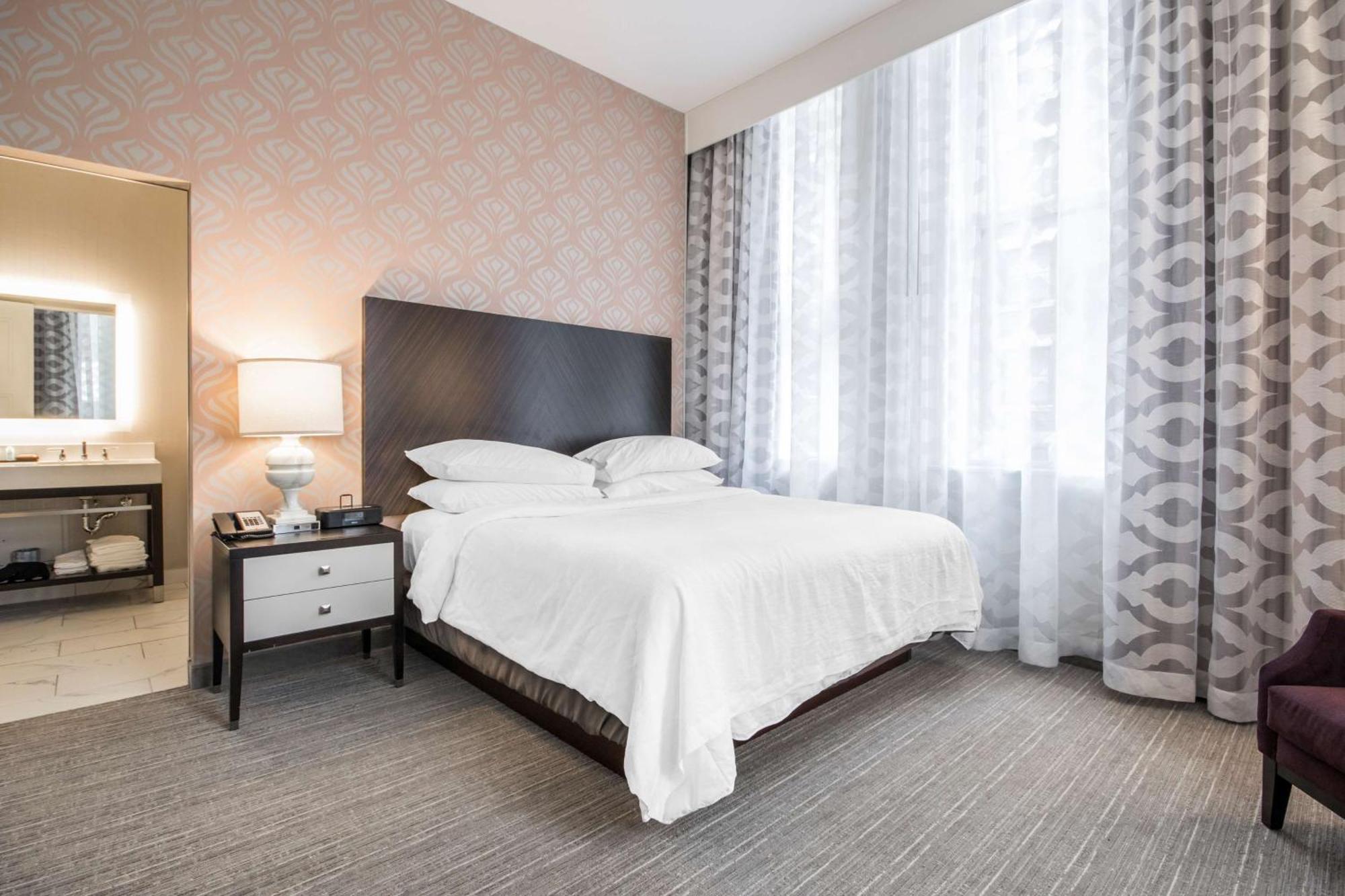 Hotel Embassy Downtown Louisville