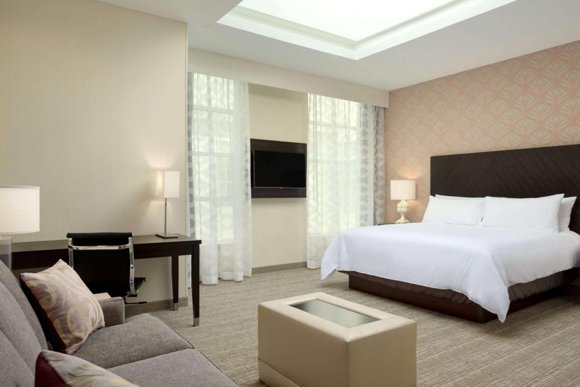 Hotel Embassy Downtown 4*
