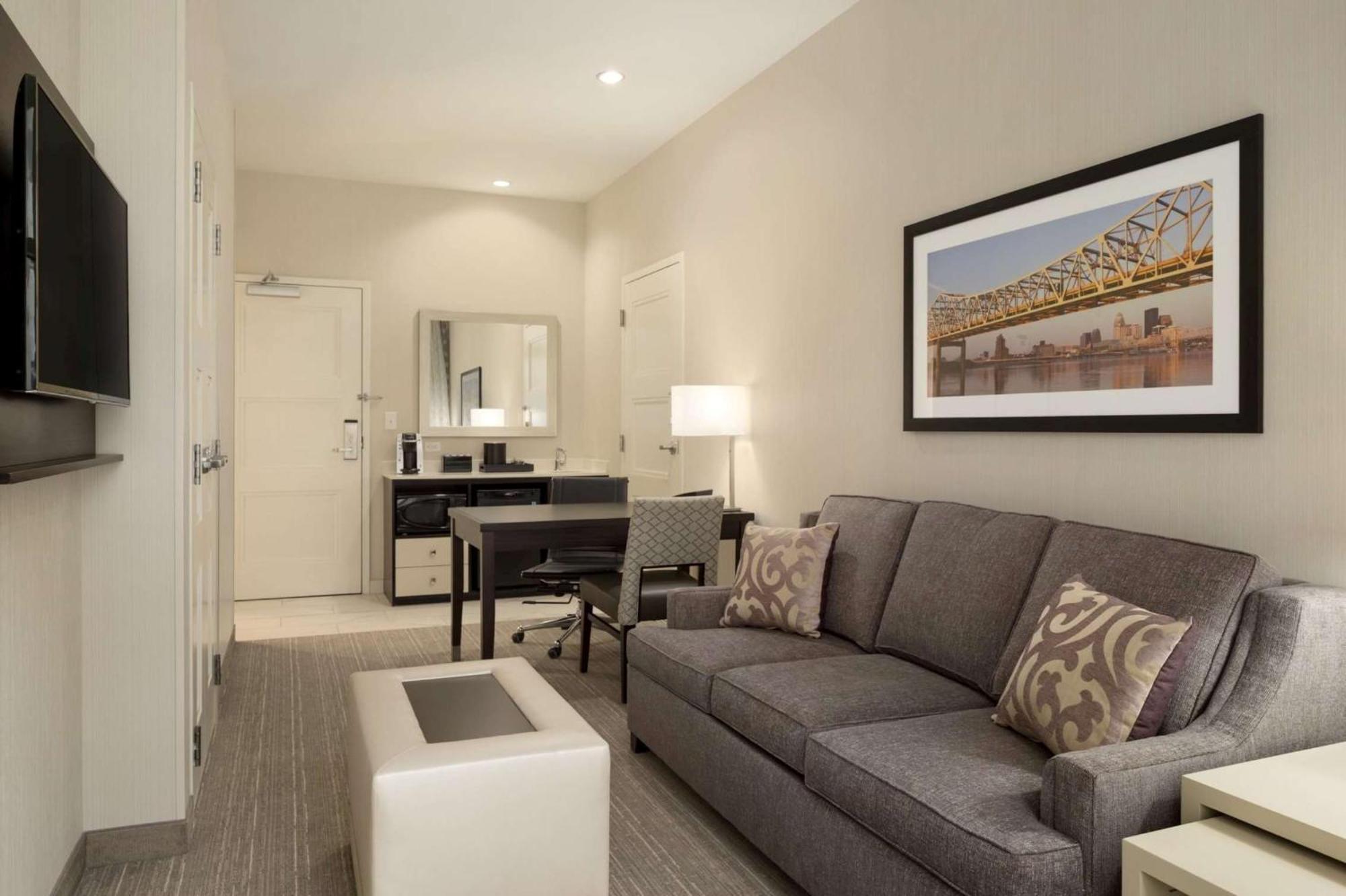 Hotel Embassy Downtown 4*