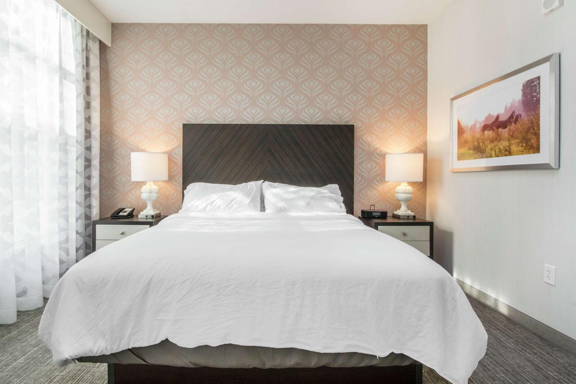 Embassy Downtown 4*