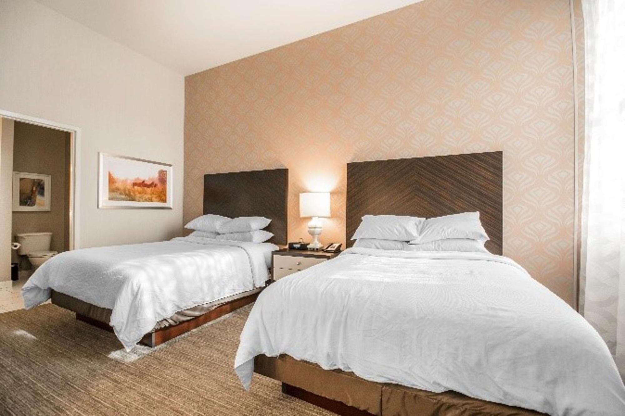Hotel Embassy Downtown Louisville
