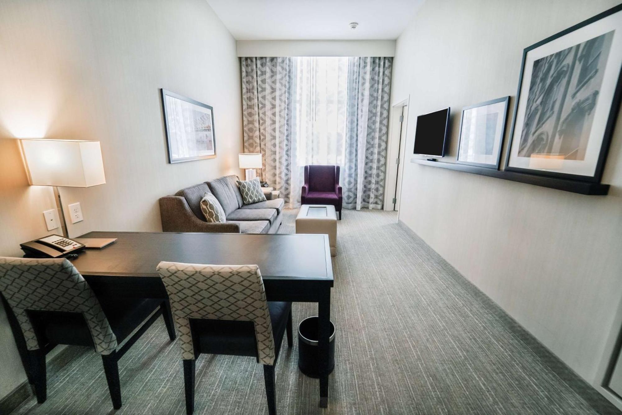 Embassy Downtown 4*