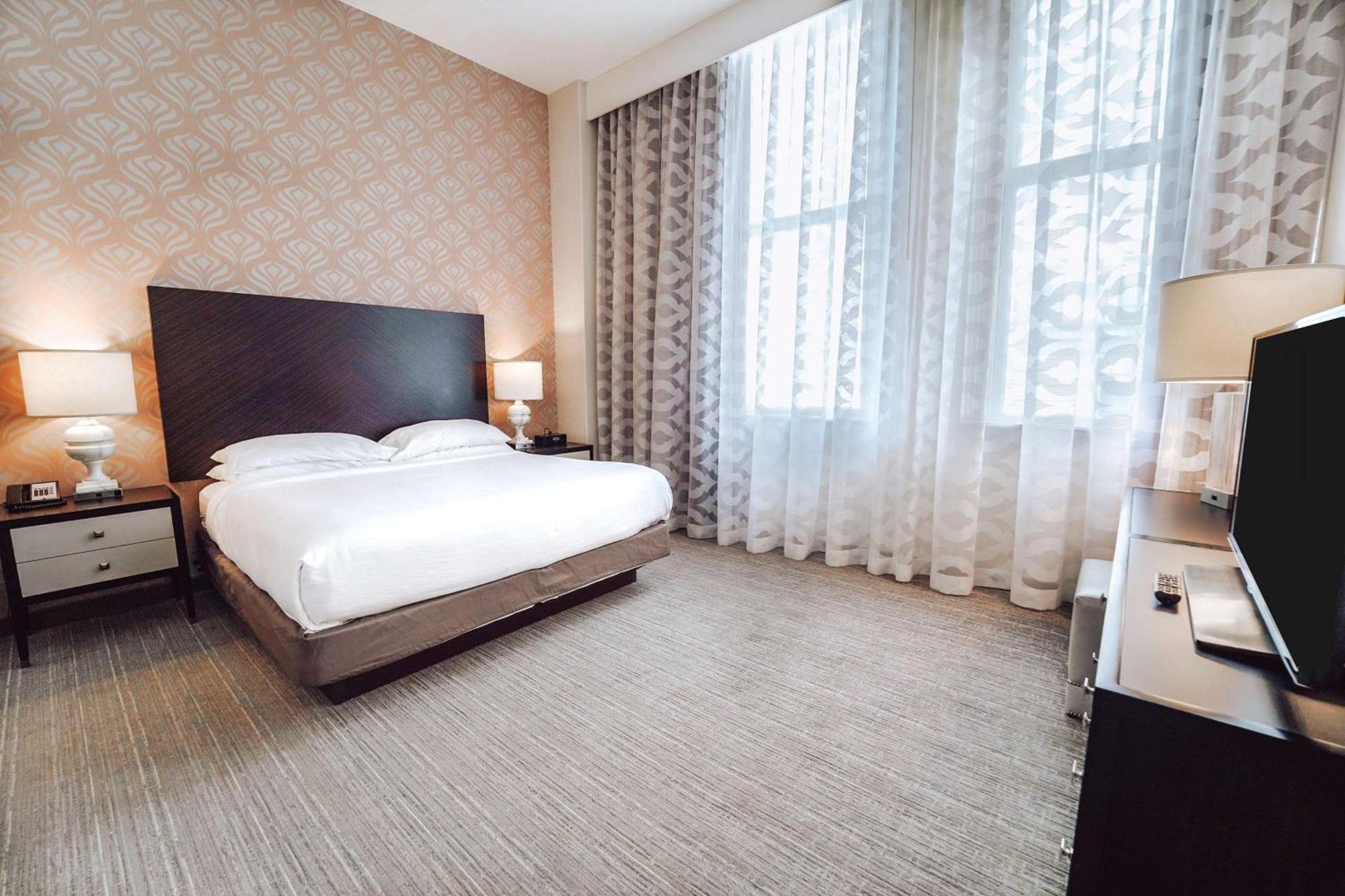 Embassy Downtown Hotel 4*