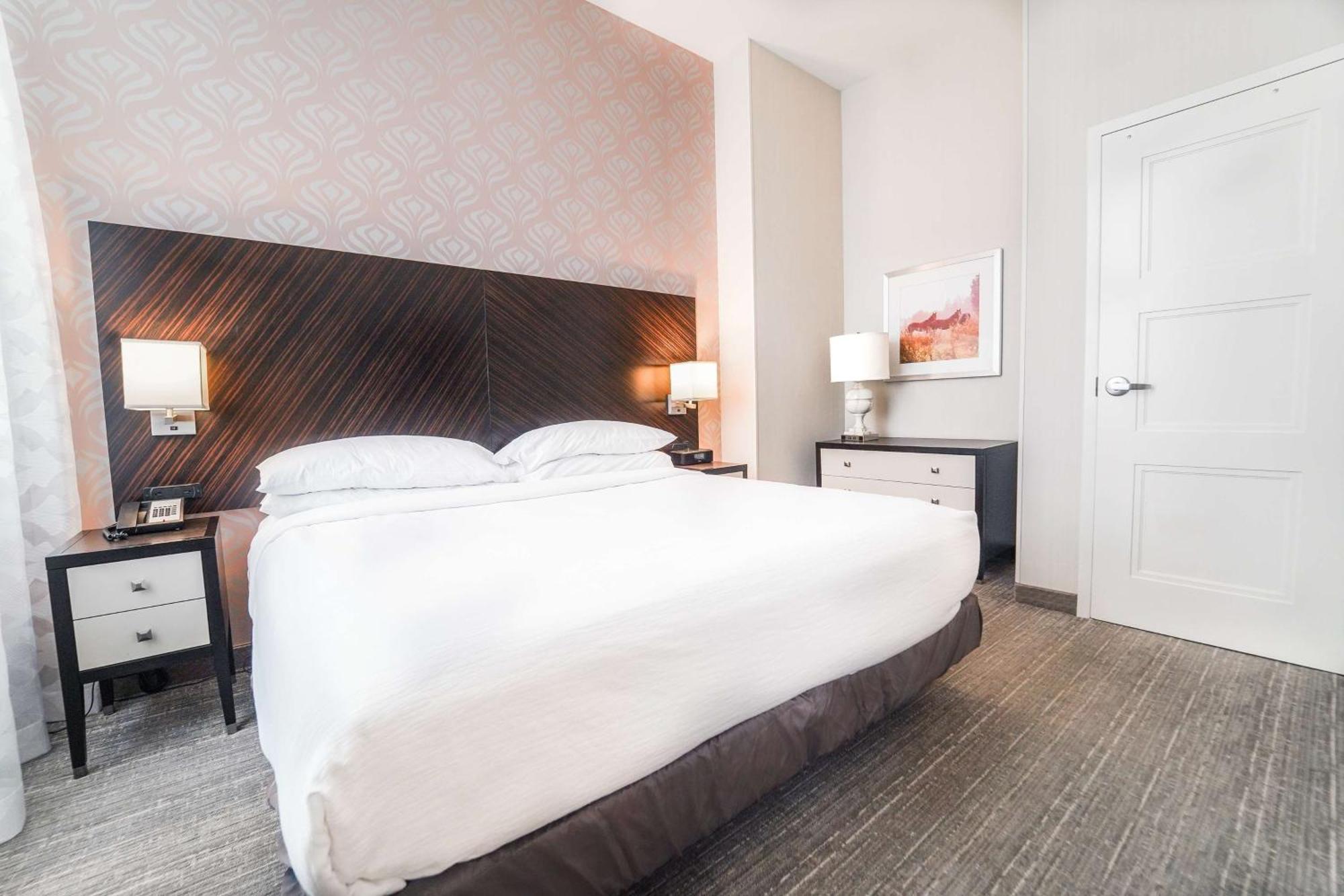 Hotel Embassy Downtown 4*