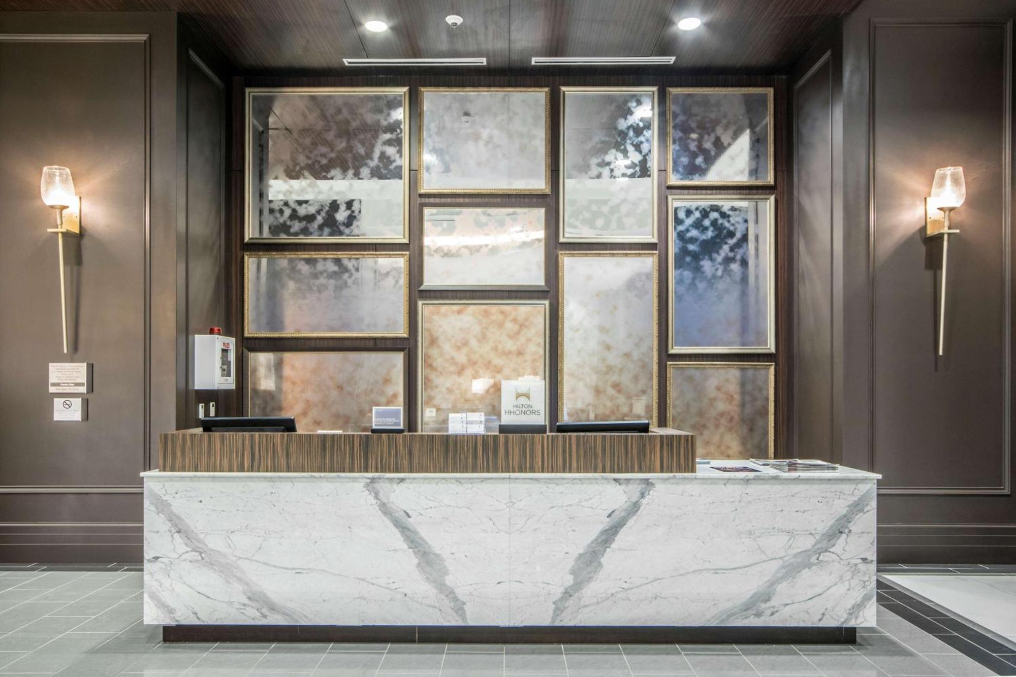 Hotel Embassy Downtown Louisville