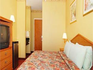 Econo Airport Lodge *