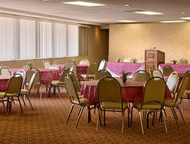 Clarion Pointe University/expo Hotel 2*
