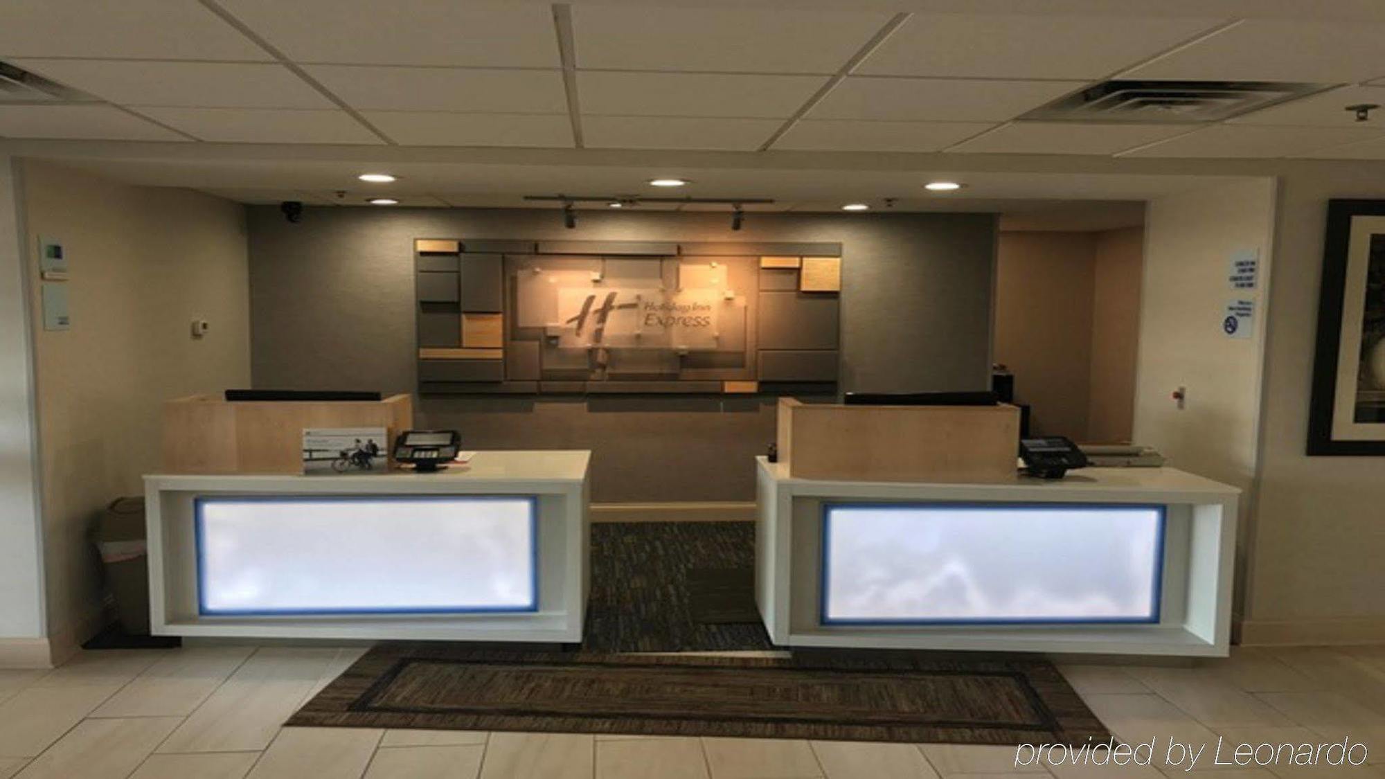 Hotel Express Northeast By Ihg Louisville