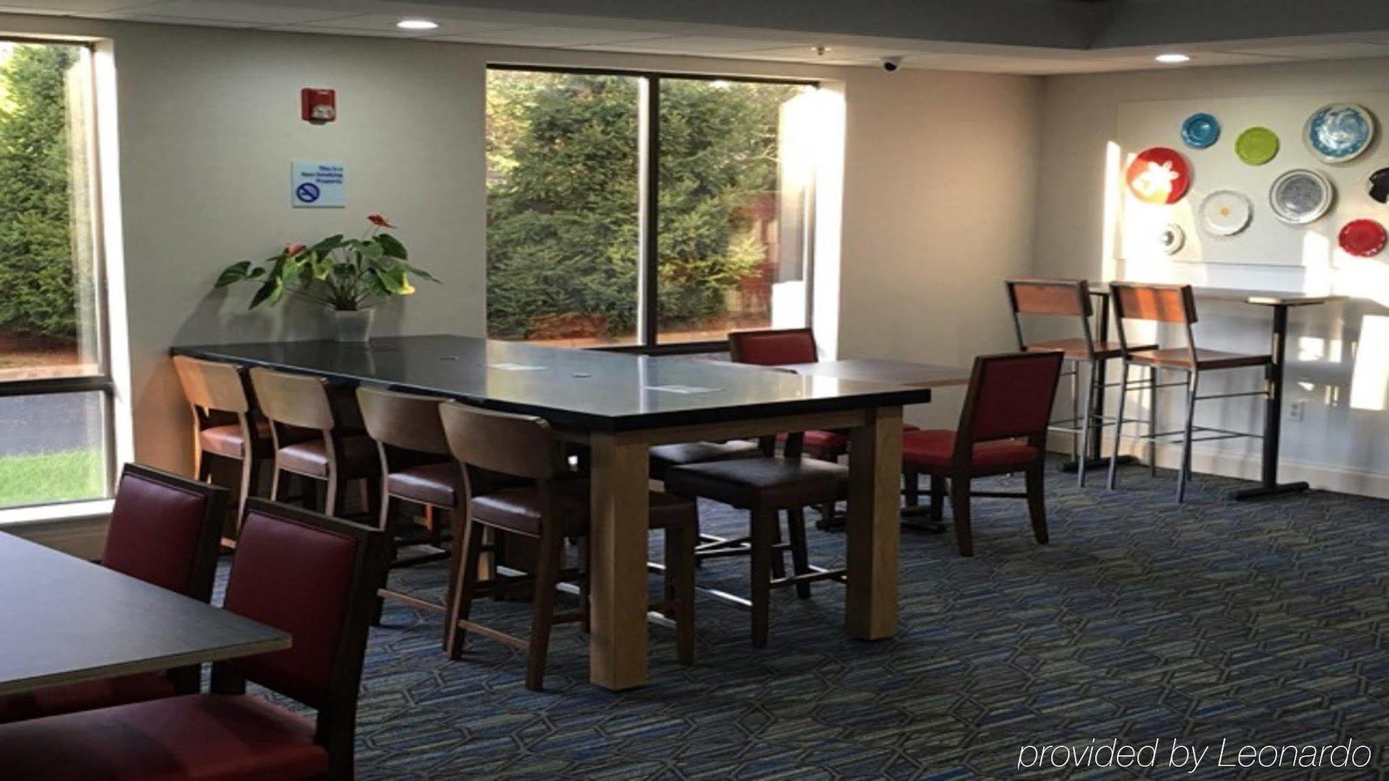 Hotel Express Northeast By Ihg Louisville