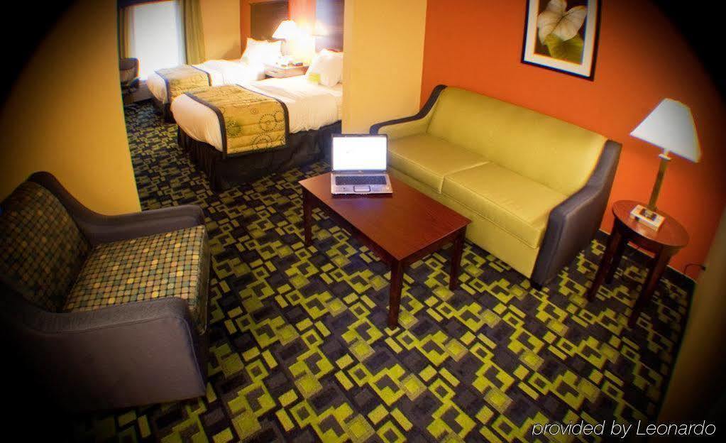 La Quinta & By Wyndham East Hotel Louisville
