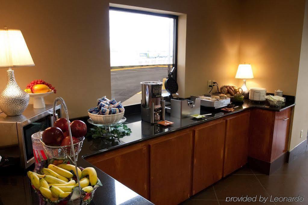 Hotel La Quinta & By Wyndham East 3*