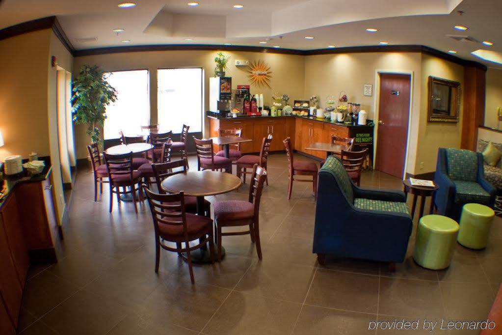 La Quinta & By Wyndham East 3* Louisville