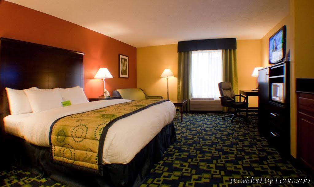 Hotel La Quinta & By Wyndham East 3*