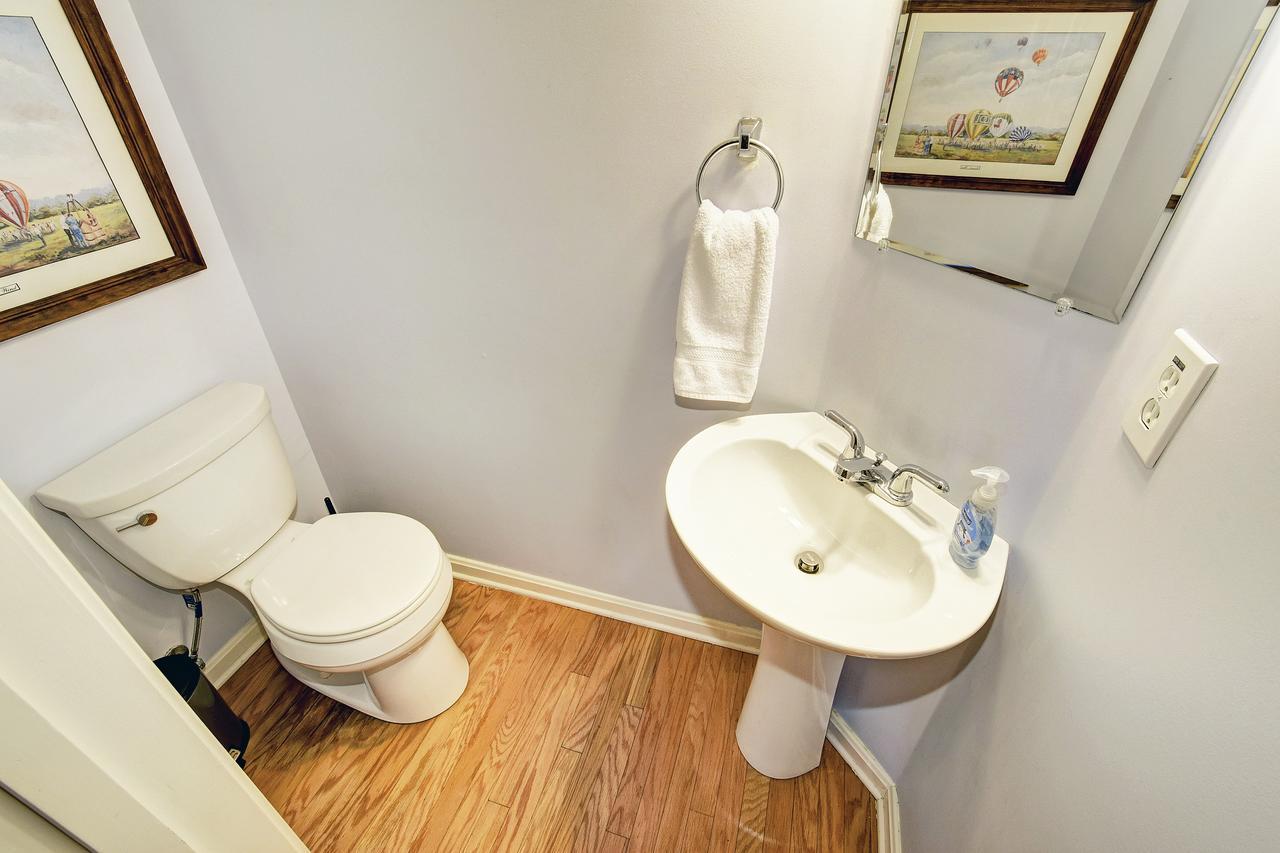 Apartment Lux Townhouse, Walk To All, Sleeps 6 Adults