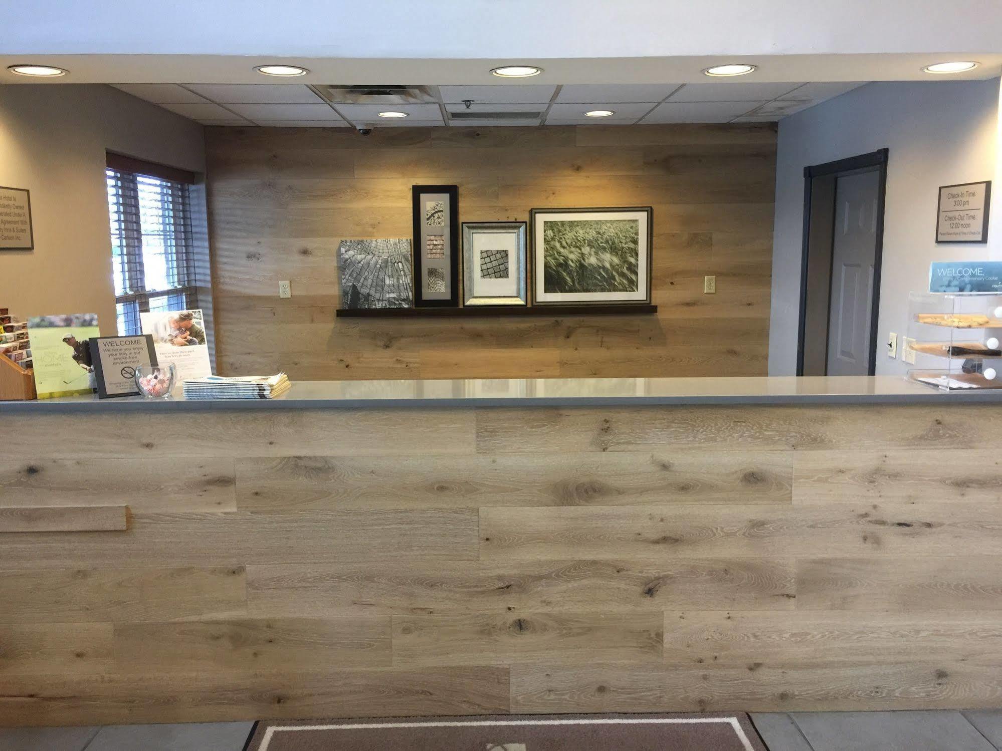 Country & By Radisson, East, Ky