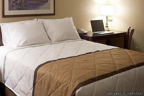 Suburban East Hotel 2*