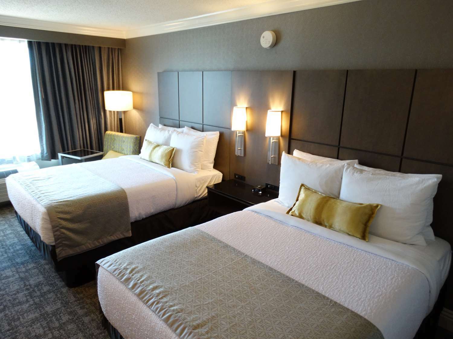 Western Premier Airport/expo Center 4*