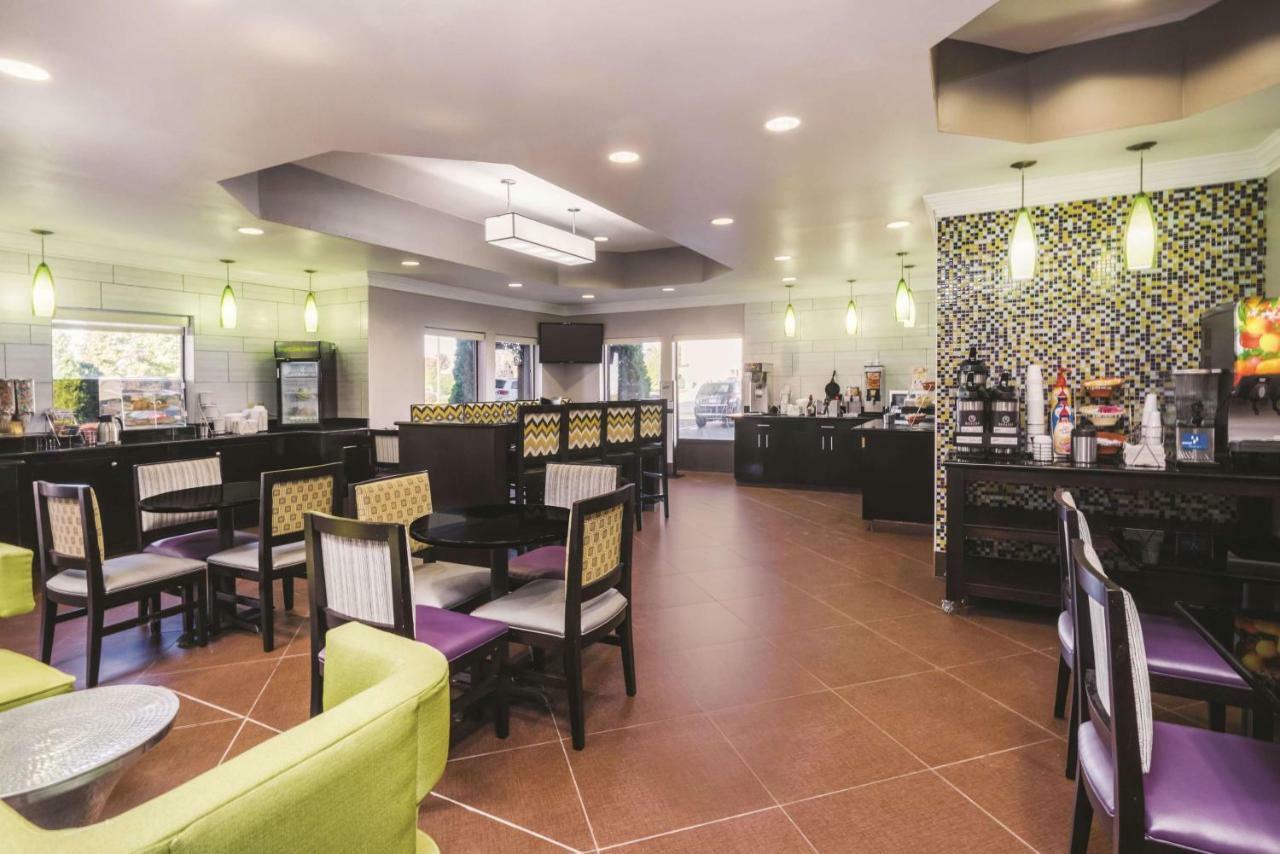 La Quinta & By Wyndham East 3* Louisville