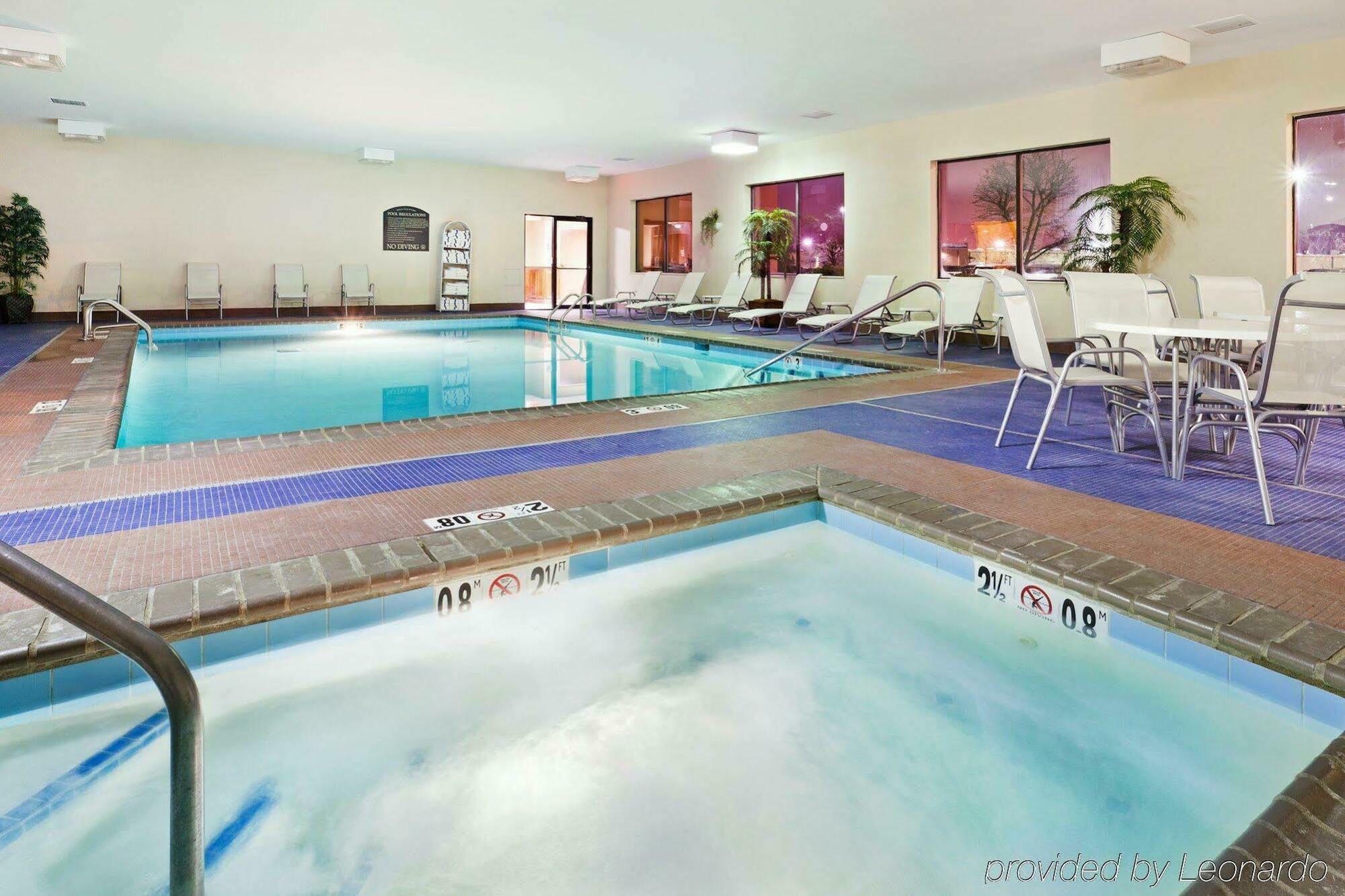 Express Northeast By Ihg 2* Louisville
