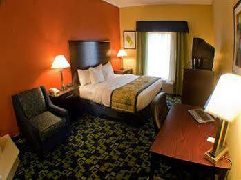 La Quinta & By Wyndham East Hotel 3*