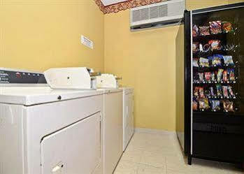 Econo Airport Lodge