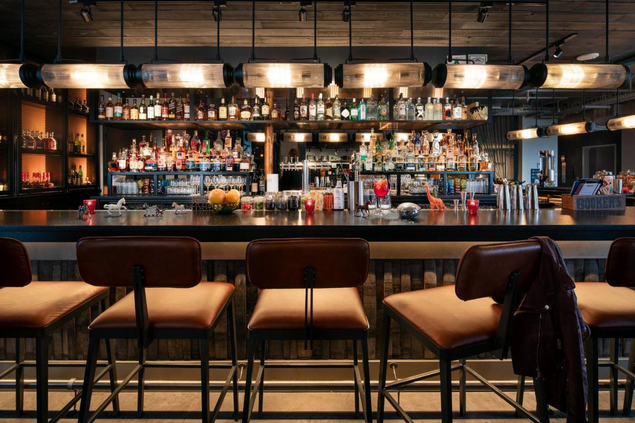 Moxy Downtown 4*
