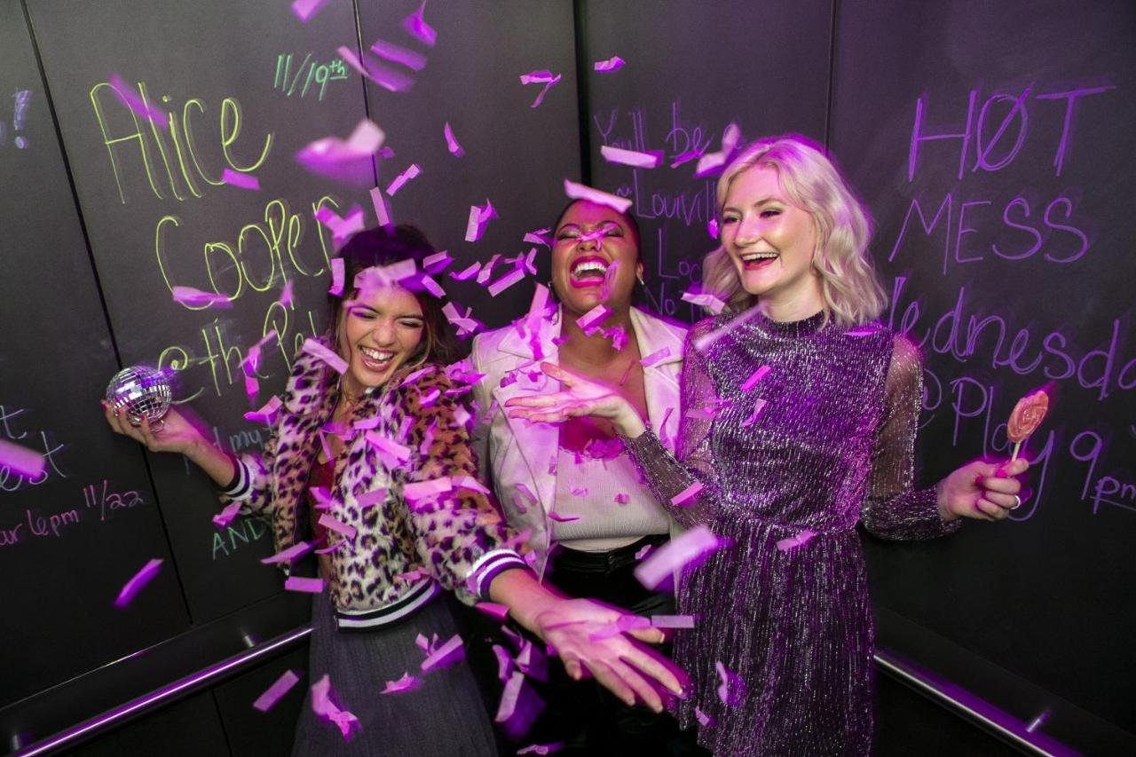 Moxy Downtown Hotel