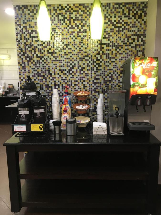 La Quinta & By Wyndham East Hotel Louisville