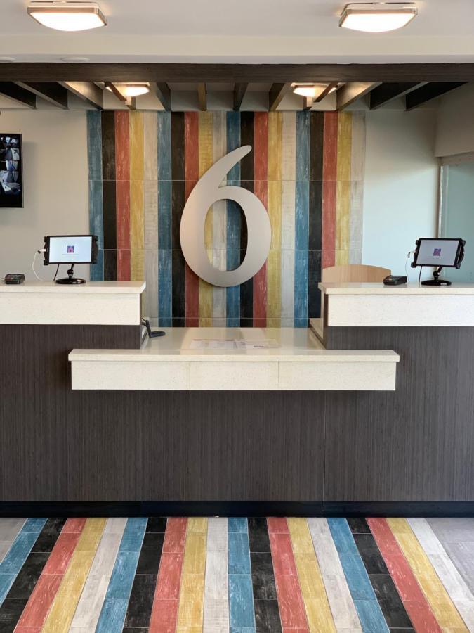 Hotel 6 Louisville, Ky- Airport/ Fair Expo Louisville