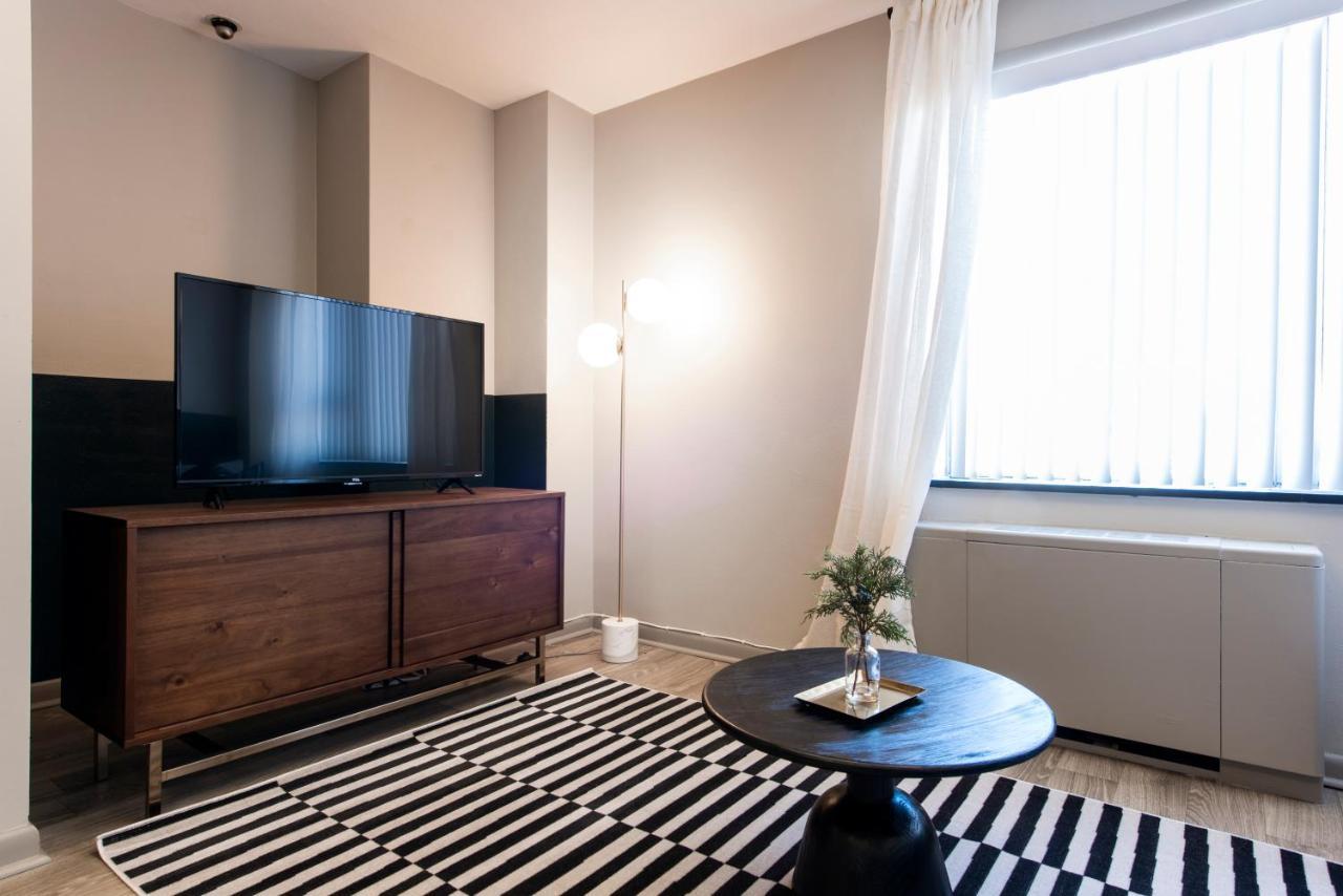 Aparthotel Abode Downtown - 4th St Live Louisville