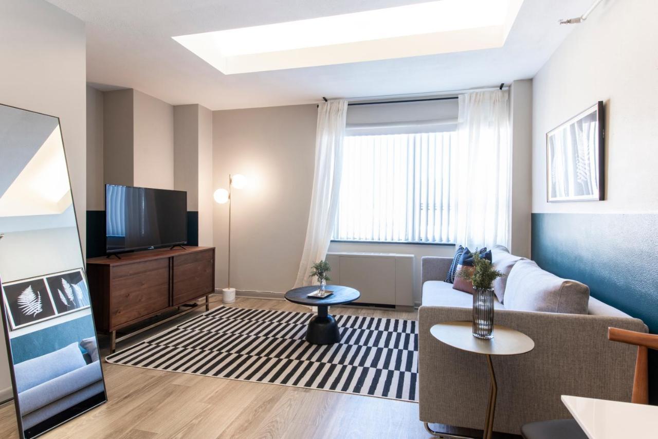 Abode Downtown - 4th St Live Aparthotel